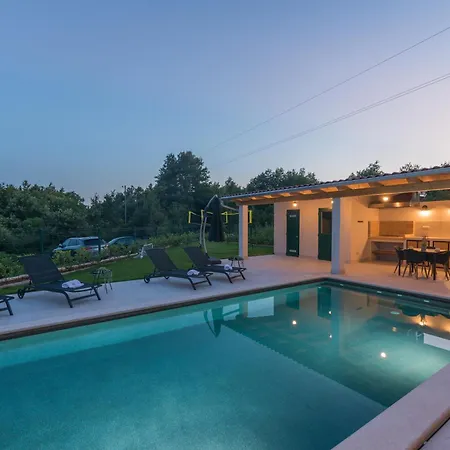 Villa Macan With Private Pool, Sauna & Garden