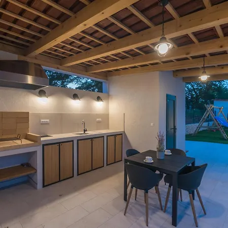 فيلة Macan With Private Pool, Sauna & Garden *