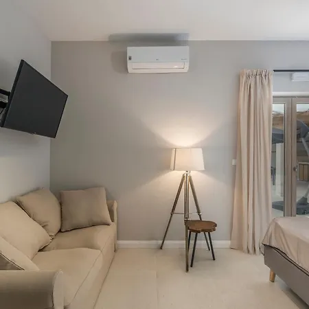 Macan With Private Pool, Sauna & Garden