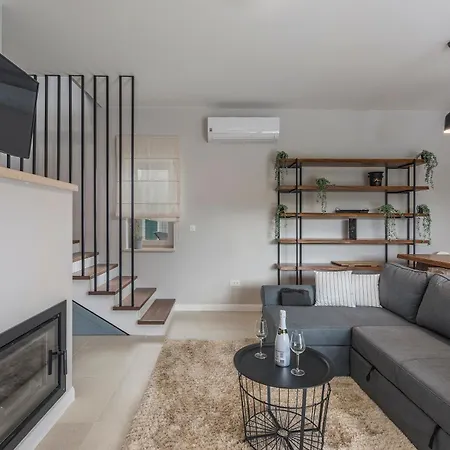 Macan With Private Pool, Sauna & Garden Villa Rojnici