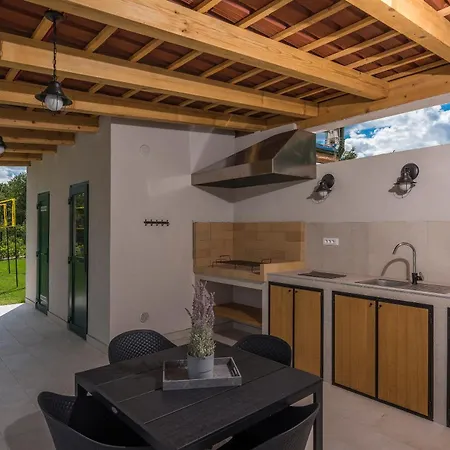 Villa Macan With Private Pool, Sauna & Garden *