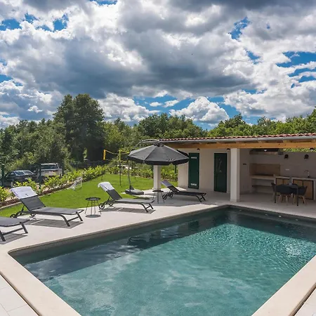 فيلة Macan With Private Pool, Sauna & Garden *