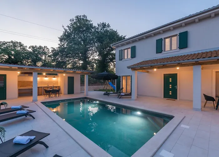Macan With Private Pool, Sauna & Garden Rojnići