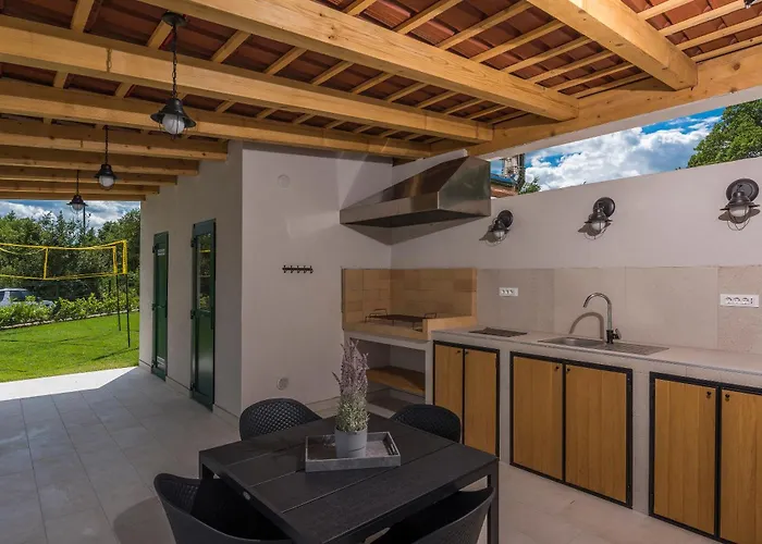 Villa Macan With Private Pool, Sauna & Garden *