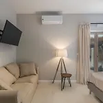 Macan With Private Pool, Sauna & Garden