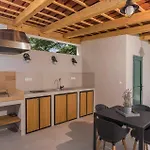 Macan With Private Pool, Sauna & Garden * Rojnići