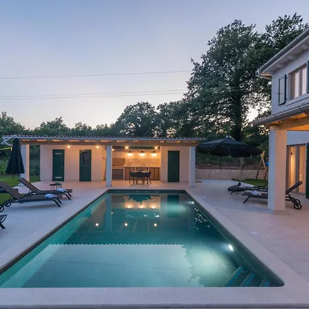 Villa Macan With Private Pool, Sauna & Garden Rojnići