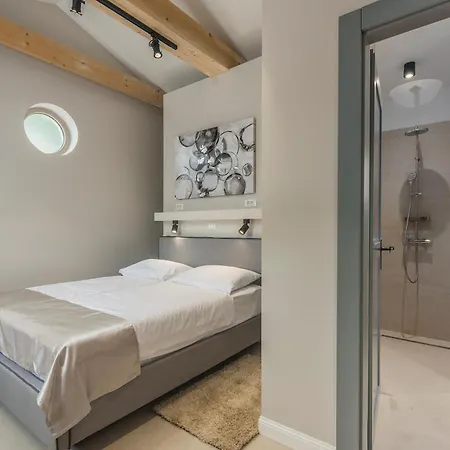 Villa Macan With Private Pool, Sauna & Garden Rojnići