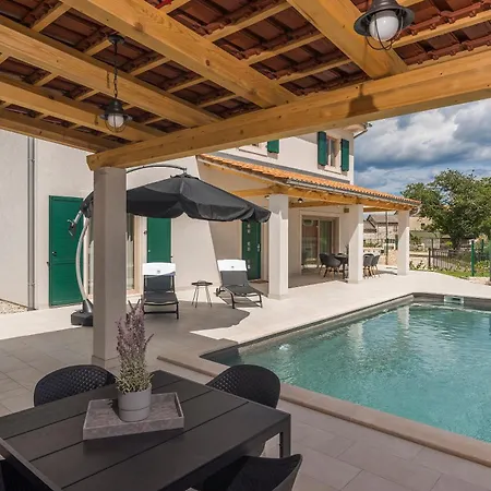 Villa Macan With Private Pool, Sauna & Garden Rojnići