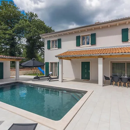 Macan With Private Pool, Sauna & Garden Rojnići