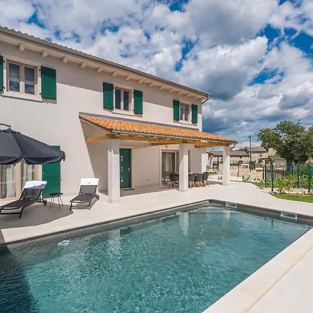Macan With Private Pool, Sauna & Garden Rojnići